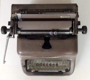 Thomas Neumaier - Schreibmaschine für reduzierte Systeme